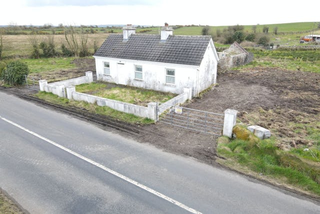 Cottage on c.1.75 acres at Tulrahan, Claremorris, Co. Mayo