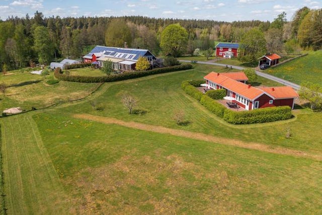 9 room Farm with agriculture at Besekull 1 Sandsjöfors Nässjö municipality