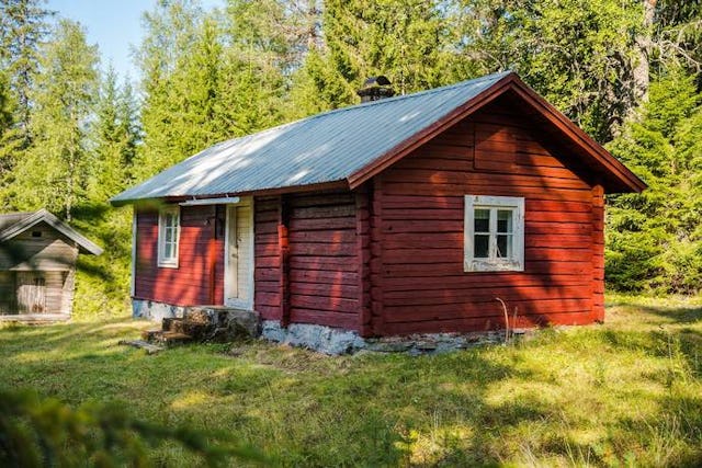 Exterior view of the cabin